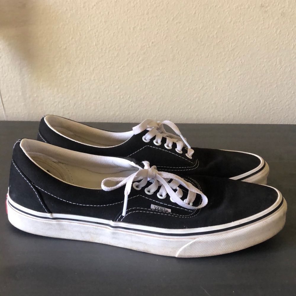 Black Classic Vans lace up
